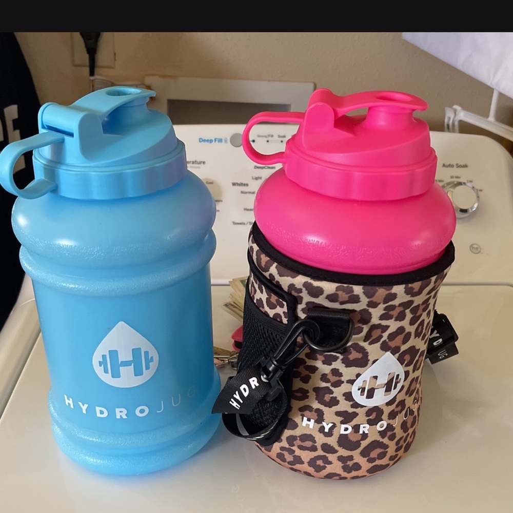 Hydrojug blue and pink with leopard sleeve